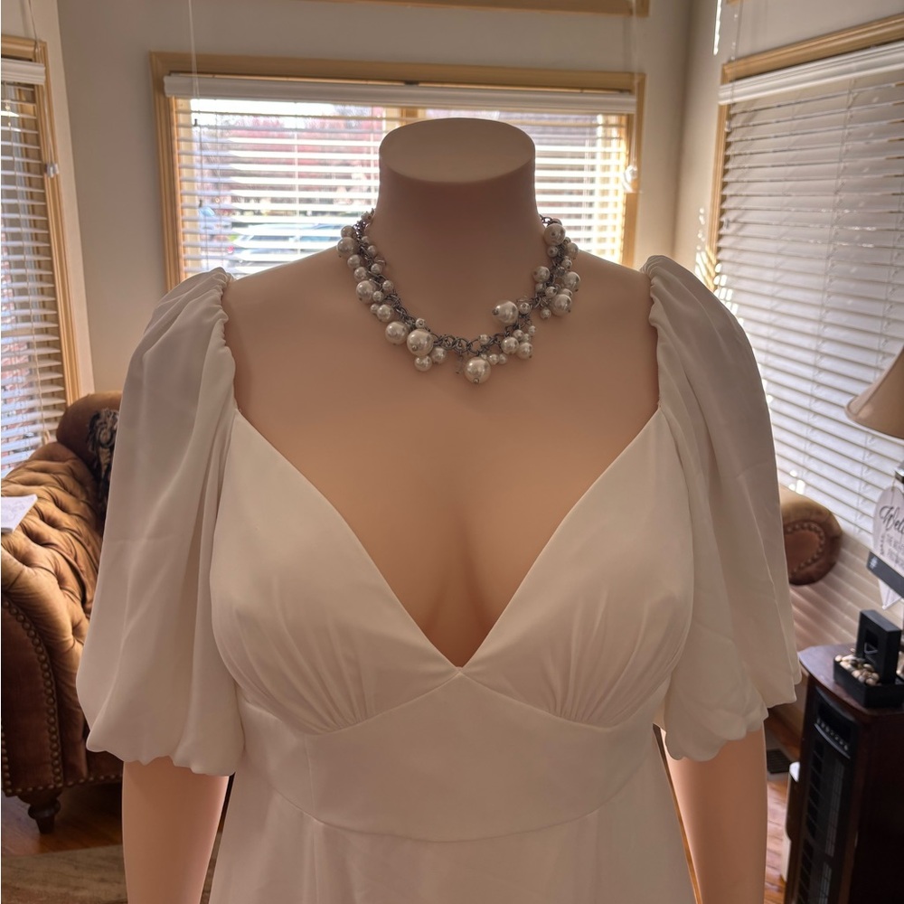 DB STUDIO
Bubble Sleeve Georgette V-Neck Wedding Dress
STYLE# SDWG0971. Size 16w - Picture 2 of 16